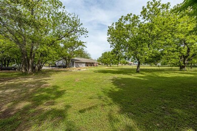301 Garry Ct, Granbury, TX 76049 - photo 5