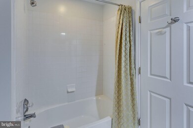 12471 Hayes Ct unit 303, Fairfax, VA 22033 - photo 5