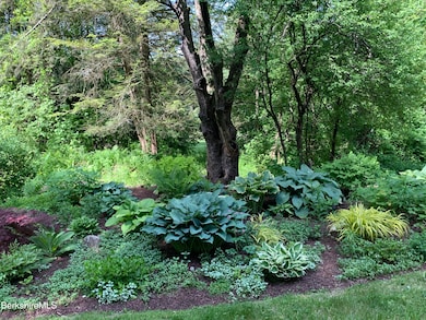 8 Abbey Hill Dr, Great Barrington, MA 01230 - photo 2