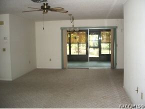 Dining area w/sliders