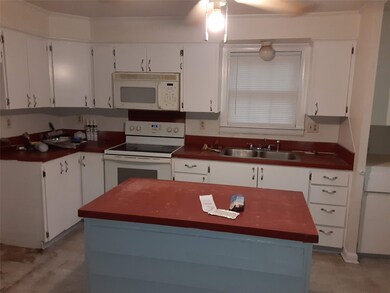 18010 Magnolia, Alvin, TX 77511 - photo 3