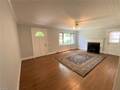 114 S Evergreen Ave, Siler City, NC 27344 - photo 4