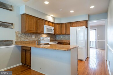 402 Rustmont Dr unit 402, Malvern, PA 19355 - photo 4