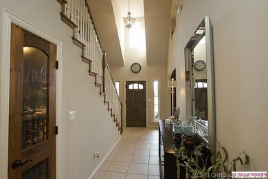 Stunning Spacious Ent. w/ High Ceilings