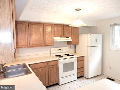 7965 Tyson Oaks Cir, Vienna, VA 22182 - photo 2