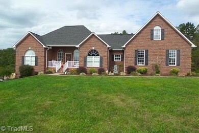 362 Mountain Shadows Dr, Purlear, NC 28665 - photo 2