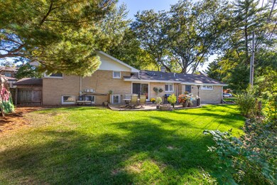 725 S Sleight St, Naperville, IL 60540 - photo 2