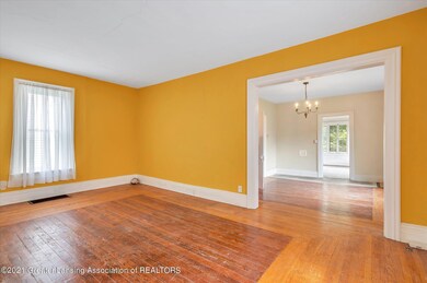 07-810-N-Walnut-St-WindowStill-Real-Esta