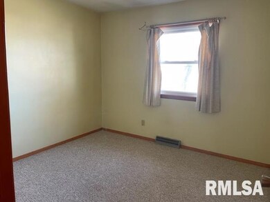 1915 W 69th St, Davenport, IA 52806 - photo 6
