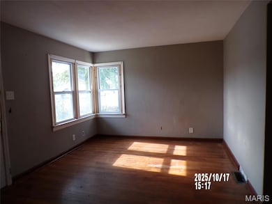 737 Charbonier Rd, Florissant, MO 63031 - photo 3