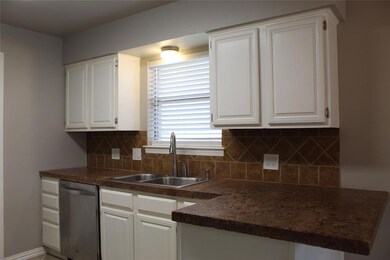 712 Mountain Laurel Ln, Bedford, TX 76021 - photo 6