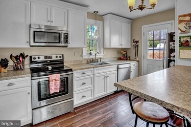 551 Lowther St, Lemoyne, PA 17043 - photo 7