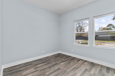 934 Ellington St, Houston, TX 77088 - photo 7