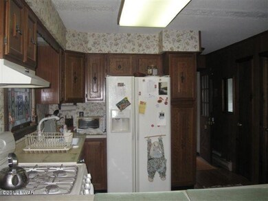 127 Hemlock Point Ct, Hawley, PA 18428 - photo 4