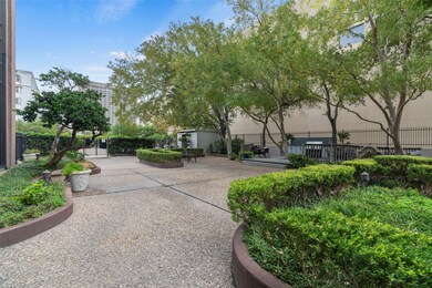 Enjoy the garden and all of the amenities The Oxfo