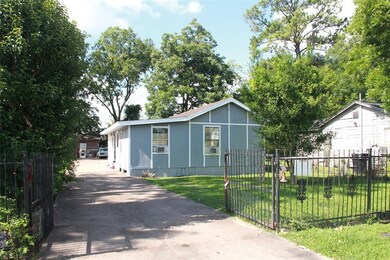 1602 Hendrix St, Houston, TX 77093 - photo 2