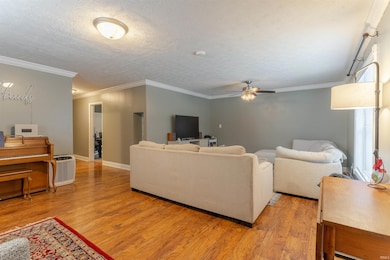 2016 Theater Dr, Evansville, IN 47715 - photo 5