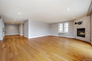661 W Broadway unit 202, Long Beach, NY 11561 - photo 5