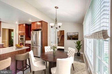 9365 Tovito Dr, Fairfax, VA 22031 - photo 7