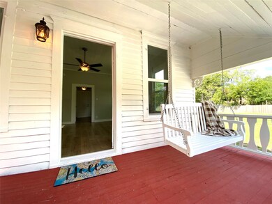 610 Walnut St, Tomball, TX 77375 - photo 2