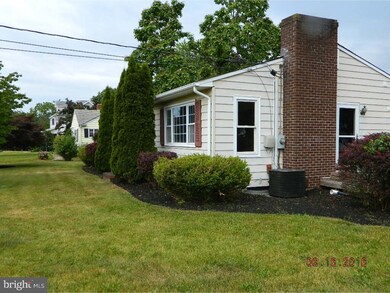 678 Ridge Rd, Monmouth Junction, NJ 08852 - photo 2