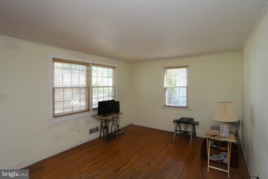 1823 Cromwood Rd, Parkville, MD 21234 - photo 3