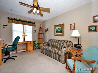 19 Gray Wolf Ln, Hendersonville, NC 28792 - photo 4