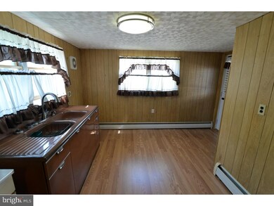 312 E Carroll St, Saint Clair, PA 17970 - photo 4