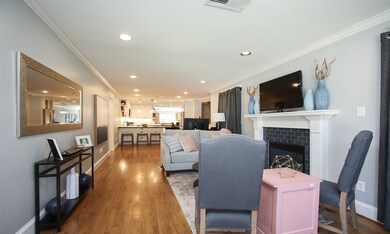 710 E 8th 1/2 St, Houston, TX 77007 - photo 3