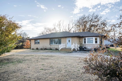 631 S Maize Rd, Wellington, KS 67152 - photo 3