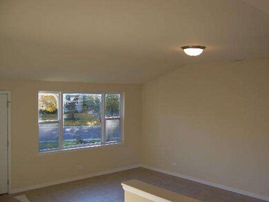 536 Waco Ln, Carpentersville, IL 60110 - photo 2