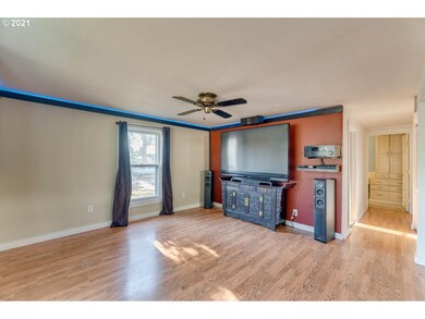 1401 E 11th St, Newberg, OR 97132 - photo 3