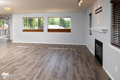 Living Room w/ Mtn Views!