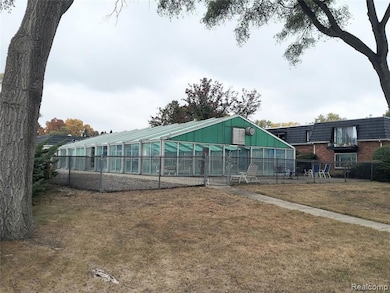 1806 Colonial Village Way unit 3, Waterford, MI 48328 - photo 3