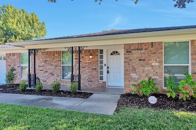 2144 Mountainview Dr, Hurst, TX 76054 - photo 2