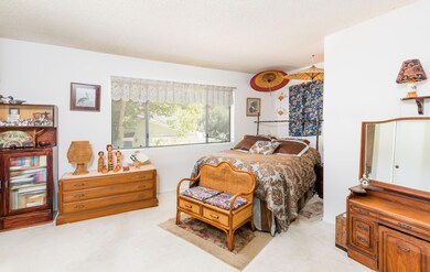 2043 VILLAGE LN WEB-6