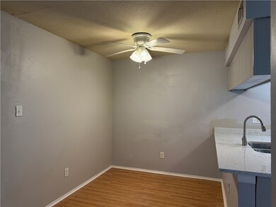 1014 Autumn Cir unit A, College Station, TX 77840 - photo 4