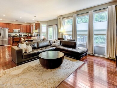 006_Family Room