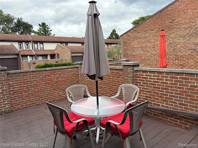 25064 Champlaign Dr unit 9B, Southfield, MI 48034 - photo 2