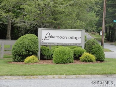 Lakemoor Village Entrance