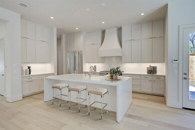 1635 Sul Ross St, Houston, TX 77006 - photo 3