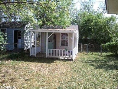 Yard/Garden - Very cute playhouse or storage!