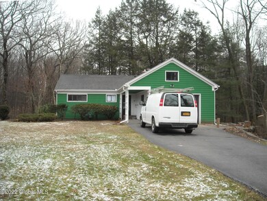 1054 Hickory Rd, Schenectady, NY 12309 - photo 2