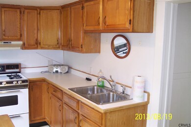 410 Mountain St, Albany, NY 12209 - photo 4