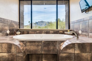 Master Tub Amazing Views!