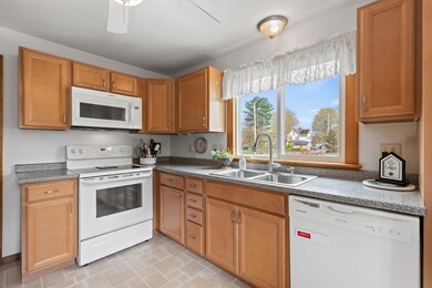 18 Grant St, Springvale, ME 04083 - photo 7