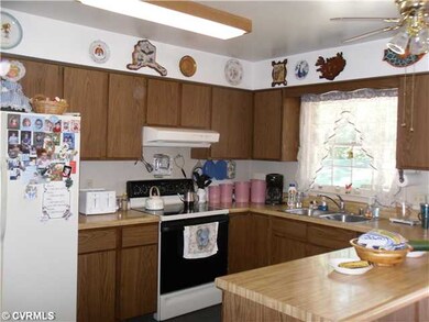 10301 Moncure Dr, Ruther Glen, VA 22546 - photo 3