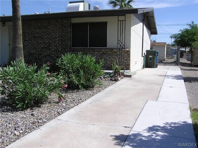 Right side access to back yard.