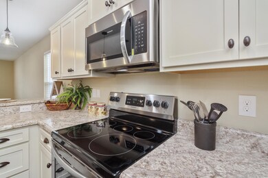 422 Eisenhower Dr-09