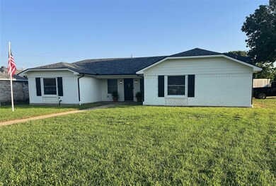 8400 Donna Dr, North Richland Hills, TX 76182 - photo 2